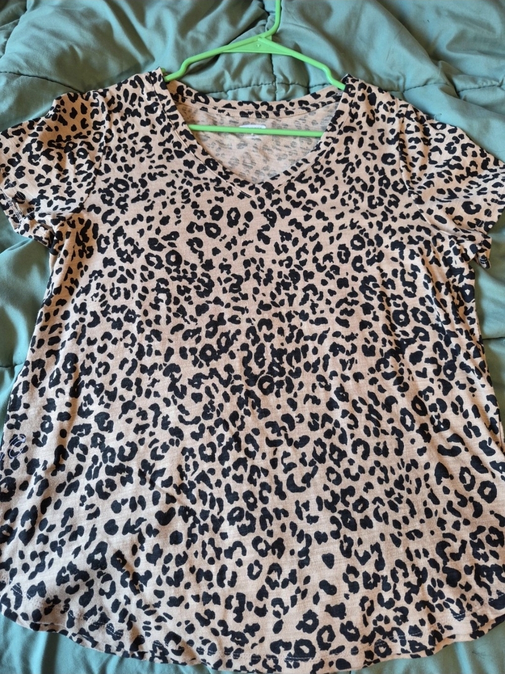 Old Navy Women's Short Sleeve V-Neck Leopard Print Top Size M